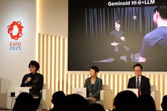 大阪大学大学院基礎工学研究科教授の石黒 浩氏の開発した人間酷似型アンドロイド「ジェミノイド」は生成AIで人との会話が可能。