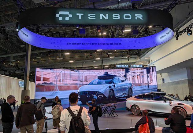 アメリカのシリコンバレーを拠点とするAIスタートアップ企業テンサーのロボカー展示