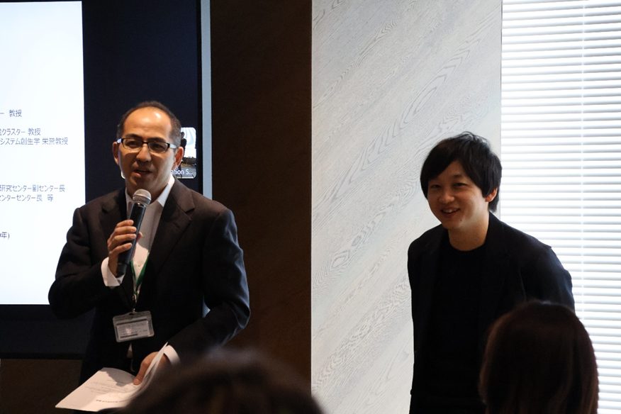 BCGマネージング・ディレクター&パートナー 中村 健(写真左)に紹介を受ける武部 貴則氏(写真右)