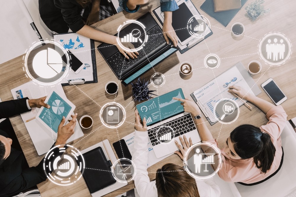 企業はどの生成AIを使うべきか（前編）　 事業に適したモデル選びが重要